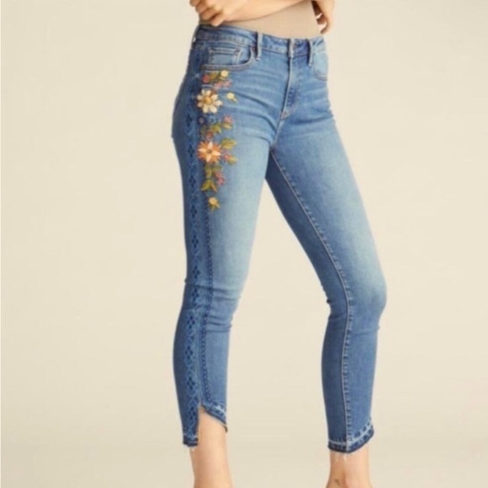 Driftwood Jackie High Rise Floral Embroidered Raw Hem Skinny Jeans Size 28